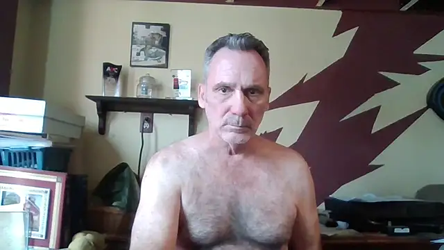 Snapshot of HunkofRock chatting on 11.05.25 HunkofRock online show from 11.05.25