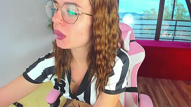 Snapshot of Perfect_Moans chatting on 09.19.25 Perfect Moans online show from 09.19.25