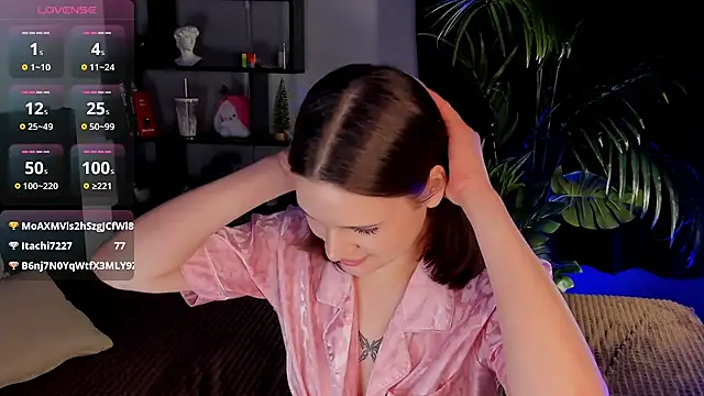 Snapshot of LisaBaillea chatting on 03.08.25 LisaBaillea online show from 03.08.25