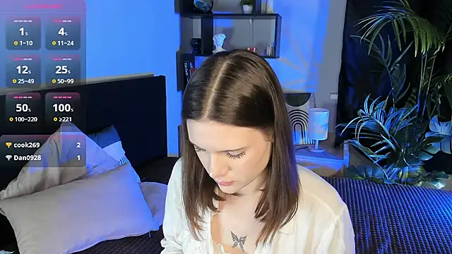 Snapshot of LisaBaillea chatting on 03.10.25 LisaBaillea online show from 03.10.25