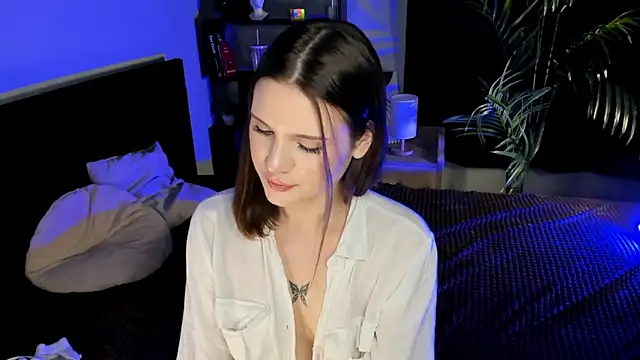Snapshot of LisaBaillea chatting on 03.17.25 LisaBaillea online show from 03.17.25