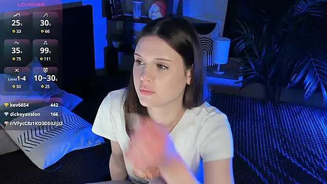 Snapshot of LisaBaillea chatting on 03.22.25 LisaBaillea online show from 03.22.25