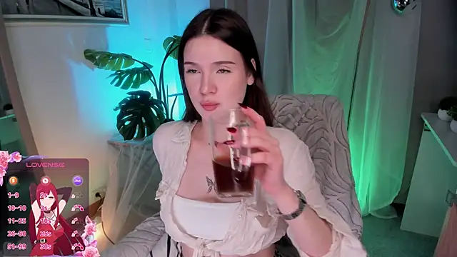 Snapshot of LisaBaillea chatting on 09.19.25 LisaBaillea online show from 09.19.25