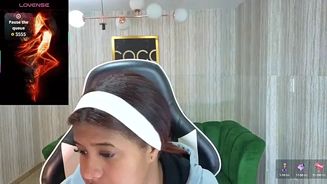 Snapshot of abby1_t_ chatting on 10.14.25 abby1 t  online show from 10.14.25