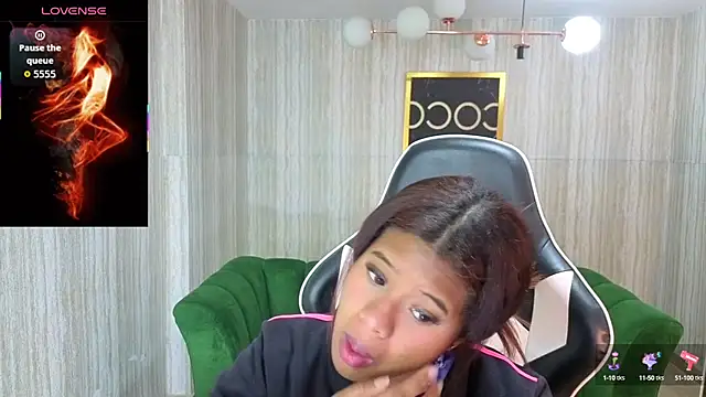 Snapshot of abby1_t_ chatting on 10.17.25 abby1 t  online show from 10.17.25