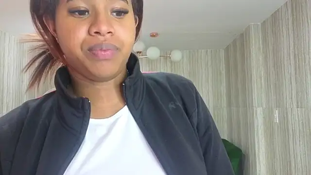 Snapshot of abby1_t_ chatting on 10.27.25 abby1 t  online show from 10.27.25
