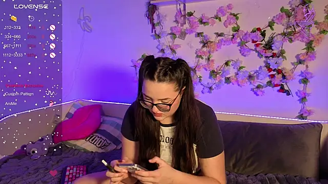 MiraLuccian online show from 10.06.25