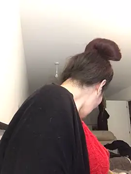 Curvy-Essex-Milf online show from 10.12.25