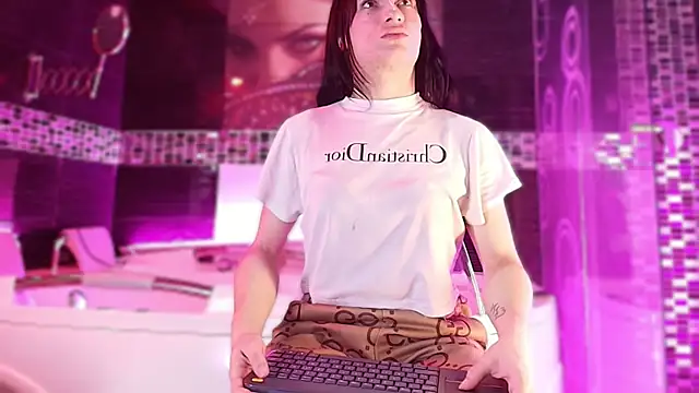 Small Hot19 online show from 01.09.26