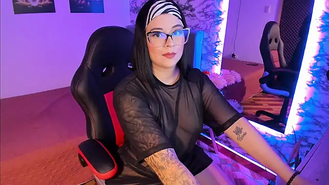 Snapshot of victoriacooper21 chatting on 03.21.25 victoriacooper21 online show from 03.21.25