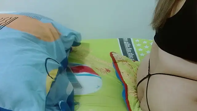 Snapshot of Milena_Foox chatting on 10.30.25 Milena Foox online show from 10.30.25