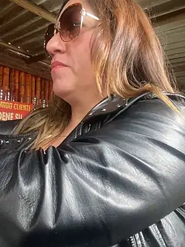 Snapshot of Luna-nevada chatting on 04.19.26 Luna-nevada online show from 04.19.26
