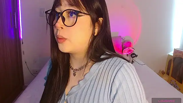Snapshot of Oliviargf chatting on 06.24.26 Oliviargf online show from 06.24.26