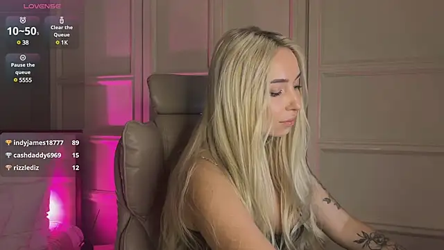 Snapshot of OhMyEmma chatting on 03.09.25 OhMyEmma online show from 03.09.25