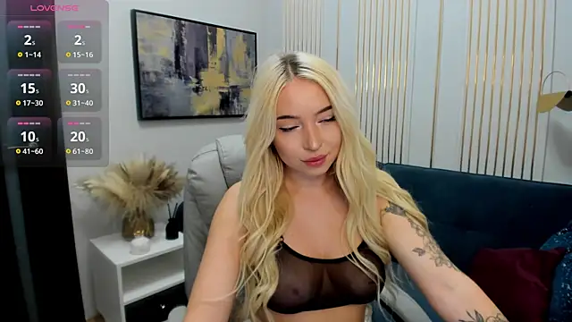 Snapshot of OhMyEmma chatting on 03.22.25 OhMyEmma online show from 03.22.25