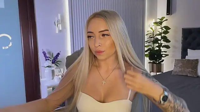 Snapshot of OhMyEmma chatting on 09.26.25 OhMyEmma online show from 09.26.25