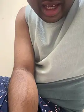 Snapshot of MIRTHICK2002 chatting on 03.19.25 MIRTHICK2002 online show from 03.19.25