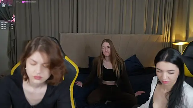 Snapshot of Molly_Crazy_ chatting on 03.07.25 Molly Crazy online show from 03.07.25