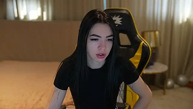 Snapshot of Molly_Crazy_ chatting on 03.22.25 Molly Crazy online show from 03.22.25