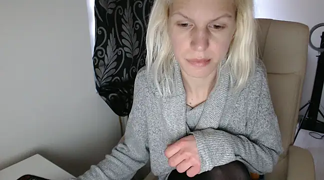 Snapshot of ElssaRush chatting on 03.09.25 ElssaRush online show from 03.09.25