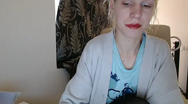 Snapshot of ElssaRush chatting on 03.16.25 ElssaRush online show from 03.16.25