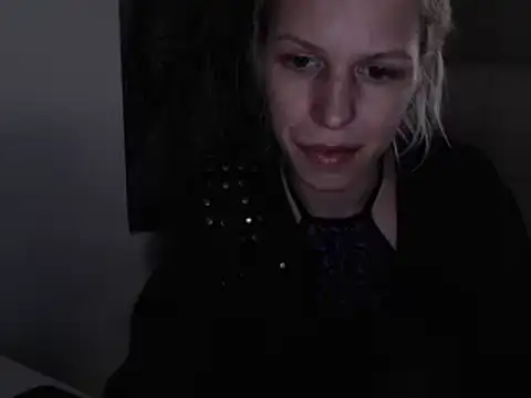 Snapshot of ElssaRush chatting on 03.17.25 ElssaRush online show from 03.17.25