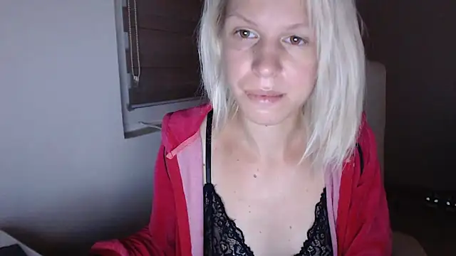 Snapshot of ElssaRush chatting on 09.19.25 ElssaRush online show from 09.19.25