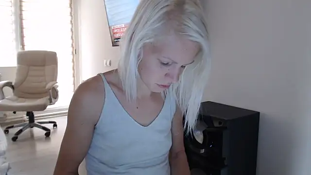 Snapshot of ElssaRush chatting on 09.26.25 ElssaRush online show from 09.26.25