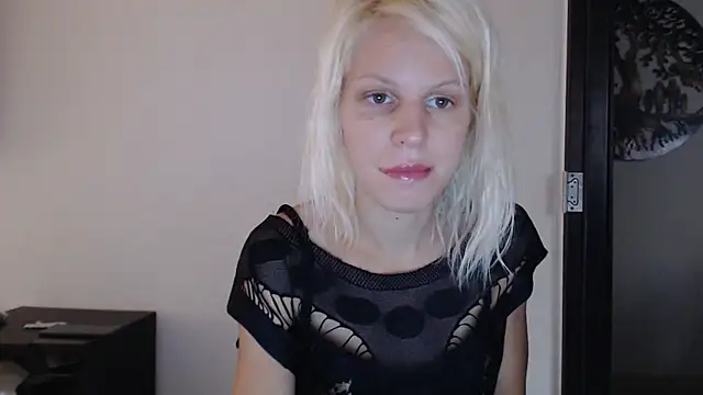 Snapshot of ElssaRush chatting on 10.06.25 ElssaRush online show from 10.06.25