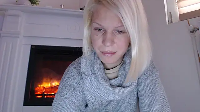 Snapshot of ElssaRush chatting on 10.16.25 ElssaRush online show from 10.16.25