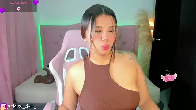 Snapshot of Ashley_dolll chatting on 04.21.26 Ashley dolll online show from 04.21.26
