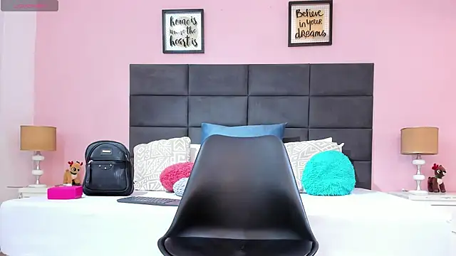 SophiaQueens online show from 10.18.25