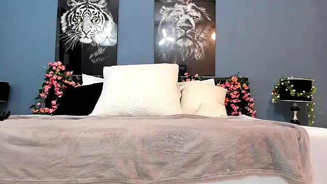 SophiaQueens online show from 11.15.25