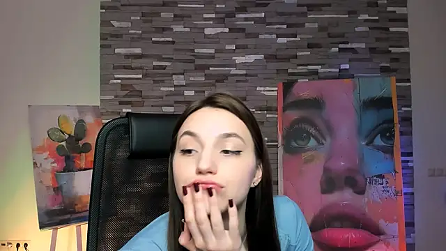 Snapshot of OlgaPetrova chatting on 03.18.25 OlgaPetrova online show from 03.18.25