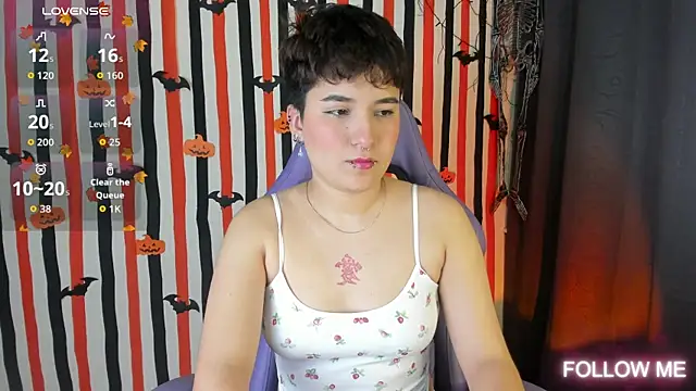 emma cute7 online show from 10.31.25