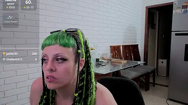 Snapshot of freyaa_sorcerees chatting on 10.27.25 freyaa sorcerees online show from 10.27.25