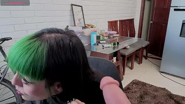 Snapshot of freyaa_sorcerees chatting on 10.29.25 freyaa sorcerees online show from 10.29.25