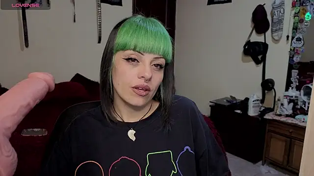 Snapshot of freyaa_sorcerees chatting on 12.21.25 freyaa sorcerees online show from 12.21.25