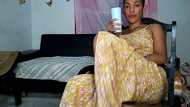 Snapshot of Milu_curly chatting on 10.19.25 Milu curly online show from 10.19.25