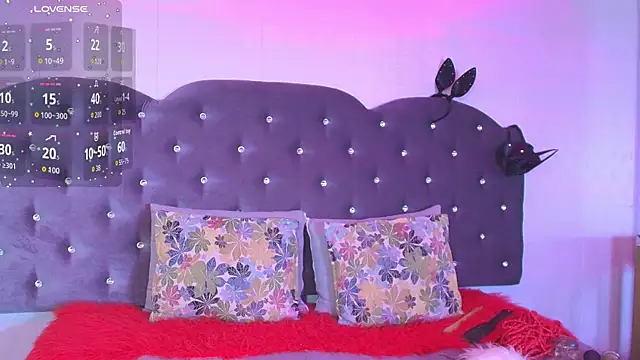 Lia Valmont online show from 11.20.25