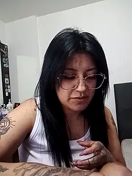 DaniPoison online show from 12.17.25