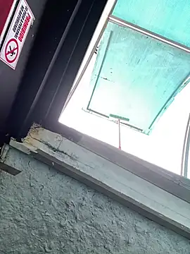 Snapshot of val_zx chatting on 03.18.25 val zx online show from 03.18.25