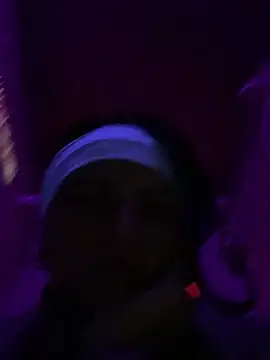 Snapshot of val_zx chatting on 03.19.25 val zx online show from 03.19.25