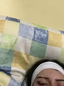 Snapshot of val_zx chatting on 03.19.25 val zx online show from 03.19.25