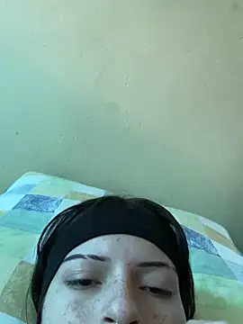 Snapshot of val_zx chatting on 03.21.25 val zx online show from 03.21.25