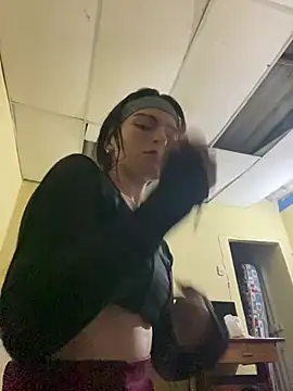 Snapshot of val_zx chatting on 03.22.25 val zx online show from 03.22.25