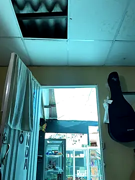 Snapshot of val_zx chatting on 09.13.25 val zx online show from 09.13.25