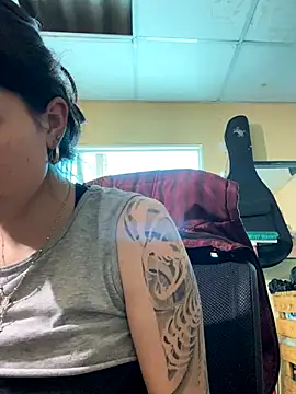 Snapshot of val_zx chatting on 09.17.25 val zx online show from 09.17.25