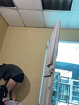 Snapshot of val_zx chatting on 09.20.25 val zx online show from 09.20.25