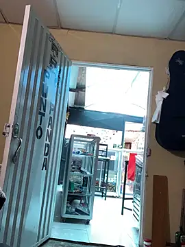 Snapshot of val_zx chatting on 09.24.25 val zx online show from 09.24.25